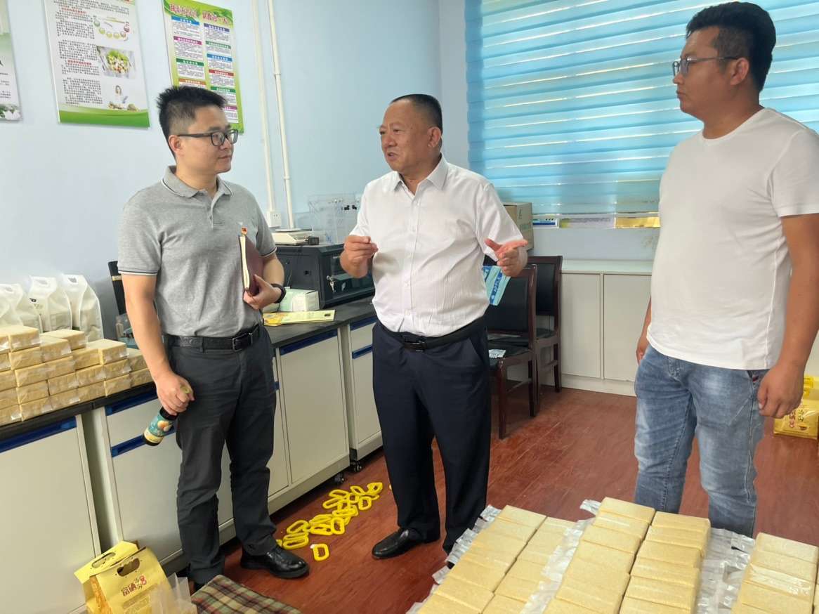 暖心！新開普為村莊捐贈(zèng)桌椅，助力鄉(xiāng)村振興(圖2)